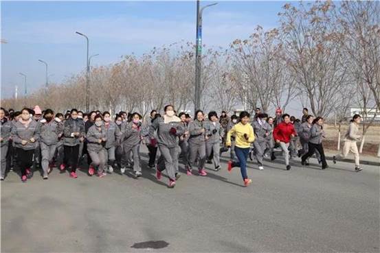 阿拉尔z6尊龙纺织举行“努力奔跑 悦向新年 共赢明天”迎新春长跑比赛