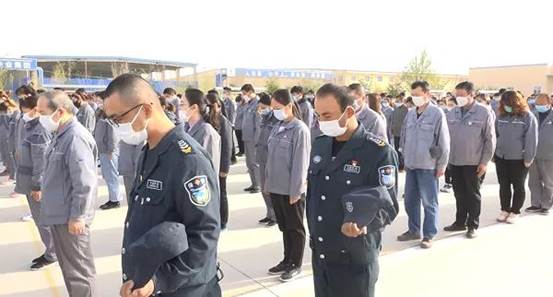 巴州金富默哀悼念现。卜挤 摄）